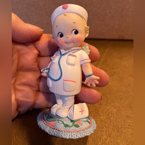 Nurse Figurine, Angel of Mercy from the Healing Hearts Collection - Picture 9 of 10